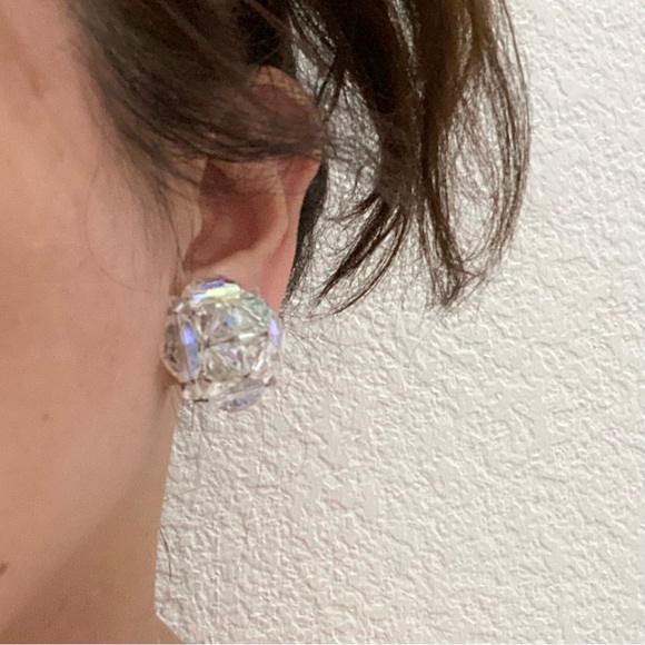 Vintage Laguna Aurora Borealis Cluster Clip Earrings - Picture 2 of 13